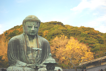 the autumn leaves and the Great Buddha