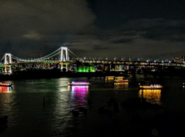 写真：お台場の夜景とレインボーブリッジ